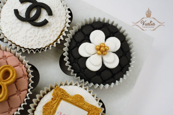 Chanel cupcakes, Keksiukai mergaitėms, dovanos mergaitėms, cupcakes Vilnius, dovana šventės proga, keksiukai gimtadieniui, gimimo data