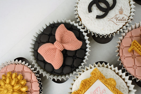 Chanel cupcakes, Keksiukai mergaitėms, dovanos mergaitėms, cupcakes Vilnius, dovana šventės proga, keksiukai gimtadieniui, gimimo data