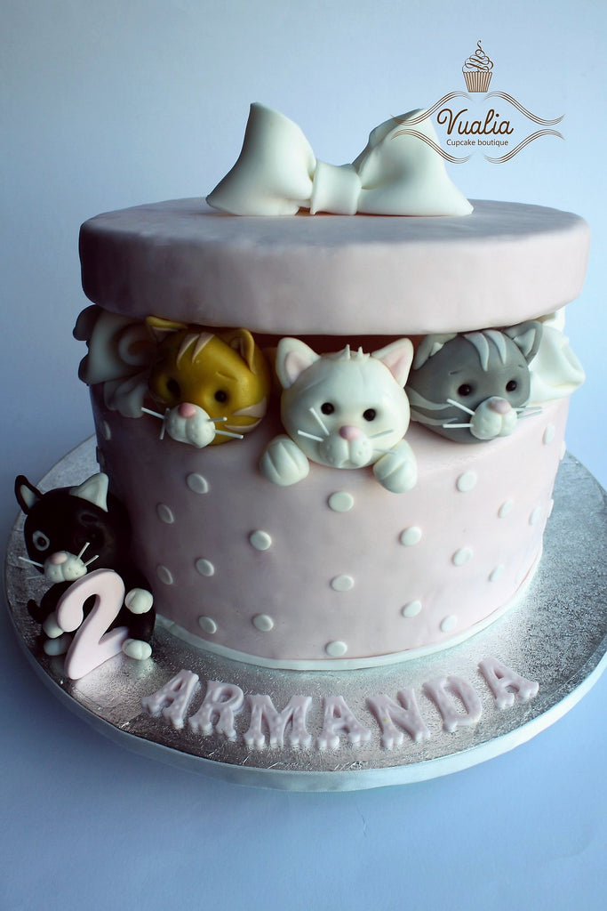Gimtadienio tortas su kačiukais