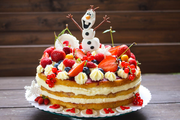 Naked cake with Olaf