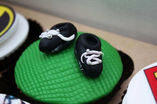 Futbolo keksiukai, dovanos berniukui ir vyrams "Su gimtadieniu", cupcakes sports for boy, mini cakes, cupcakes from Vualia